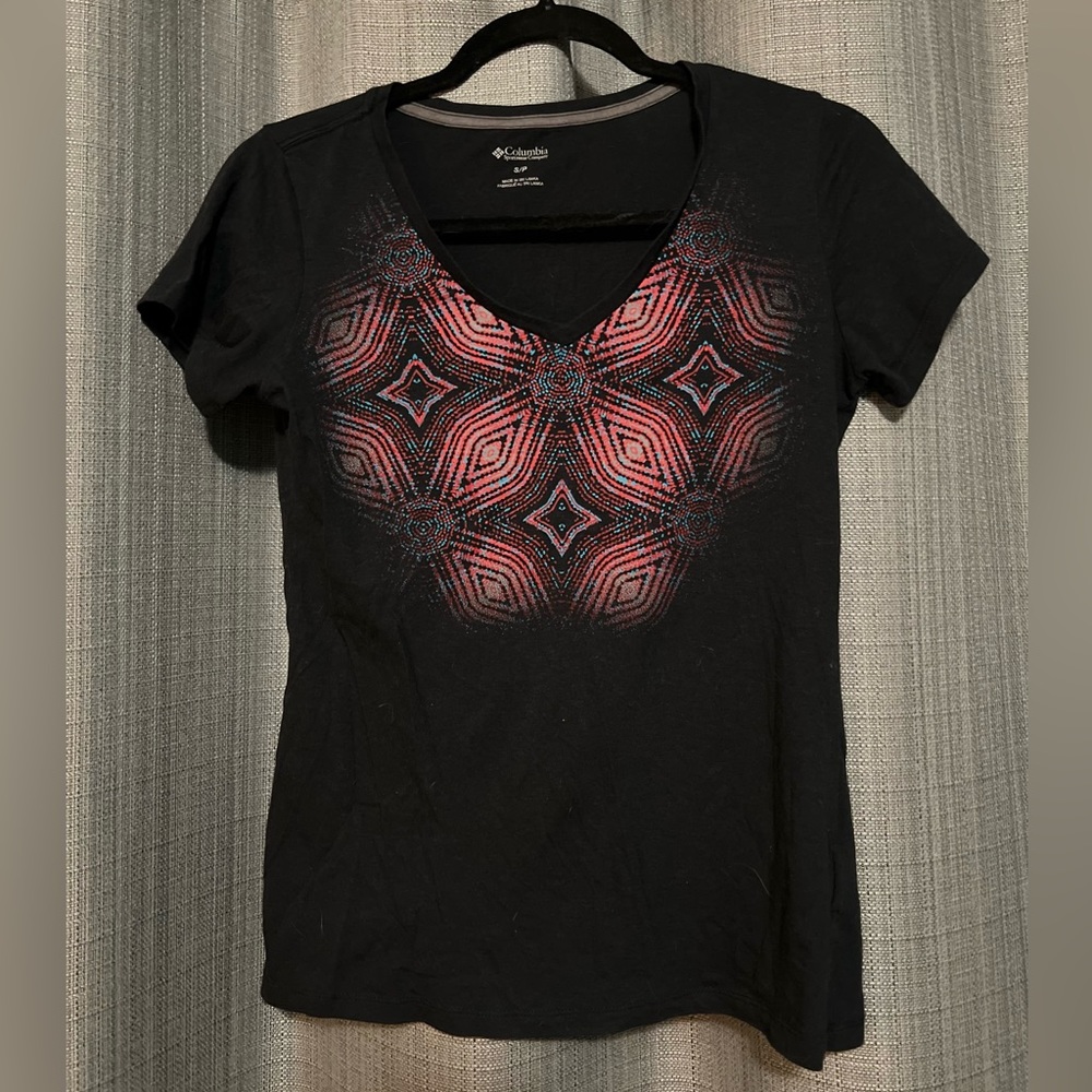 Columbia v-neck t-shirt